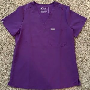 Figs Catarina one pocket top. Ultraviolet